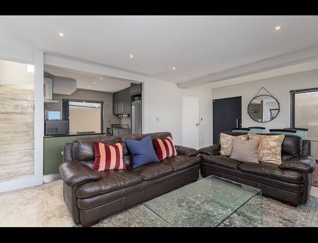 2 BEDROOM FREEHOLD TO LET IN KENRIDGE